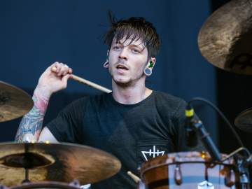 Fears Grow for Rocker Daniel Williams After Plane Crash Leaves 2… 