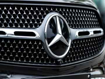 Mercedes-Benz to Move 500 U.S. Jobs in Major… 
