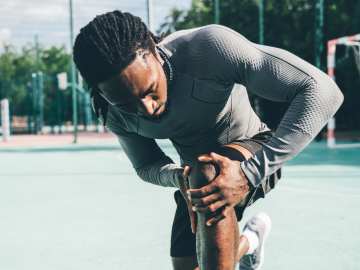 Sports Chiropractor Shares the One Stretch That Can Instantly Reduce Knee… 