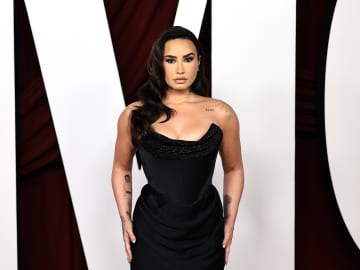 Demi Lovato Turns Heads in Wedding… 