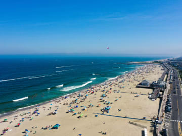 3 Stabbed, Dozens Arrested in Seaside Heights, New… 