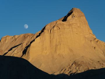 Death Valley National Park Is Warning Motorcyclists to Stay… 