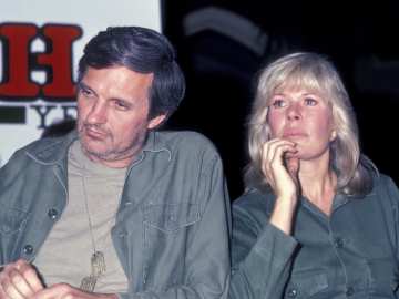 Alan Alda Remembers Loretta Swit in Heartbreaking… 