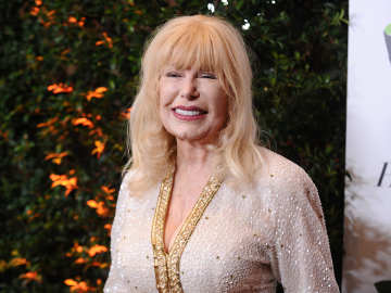 Loretta Swit Married Husband Dennis Holahan But Never Had… 