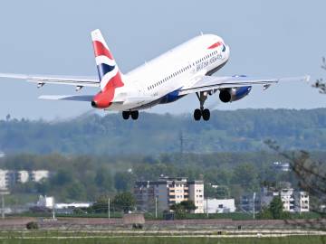 Flight Attendant Found ‘Naked & Dancing’ During International Flight… 