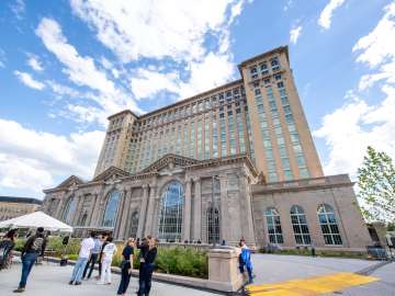 Historic Train Station Space to Reopen as Luxury… 