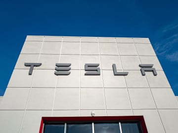 Tesla Faces False Advertising… 