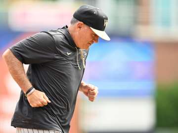 NCAA Baseball Coach Apologizes After Appearing to Use Homophobic… 