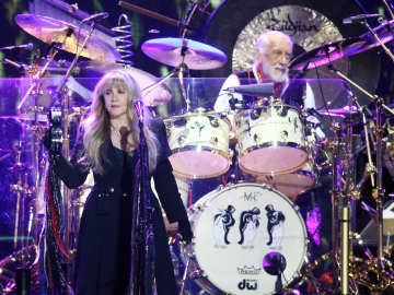 Fleetwood Mac Legend Stevie Nicks Teases New Song With… 
