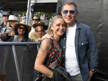 Bobby Flay Says Girlfriend Brooke Williamson Is a Good… 