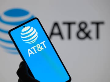 AT&T Offers Major Discount to Older Customers Who Are 55 or… 