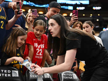 Caitlin Clark Praised for Actions Before Fever Defeated Angel Reese, Chicago… 