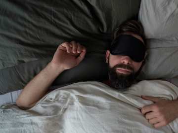 The 5 Bedtime Rules Sleep Scientists Swear By for Better… 
