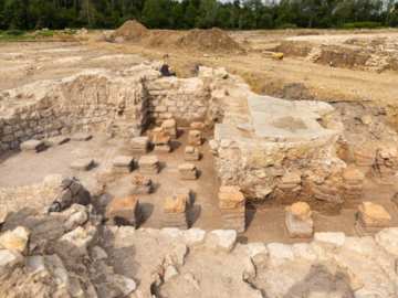 Ancient Roman Villa, Largest of Its Kind, Unearthed in France… 