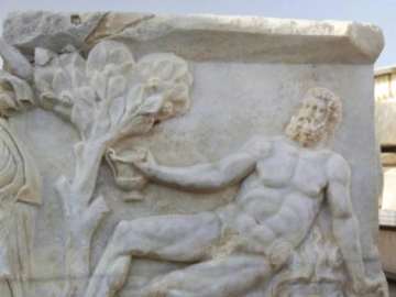1,700-Year-Old Roman Artifact Depicting Gods in Drinking Contest Unearthed… 