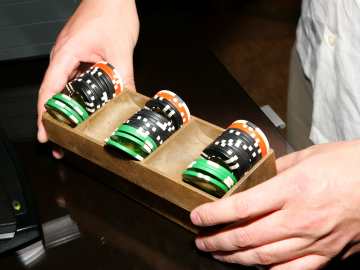 NFL Legend Involved in Huge Brawl at Poker… 