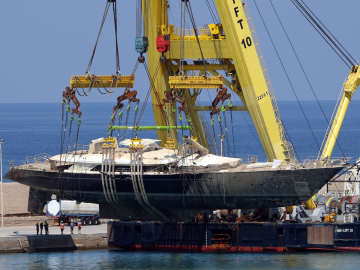 One Year After Billionaire’s Death, Authorities Make Big Move on Sunken Yacht… 