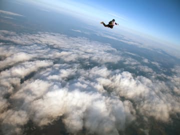 Skydiving Instructor Found Dead After Tandem Jump Gone… 
