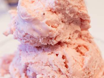 Experts Are in Agreement on Best Strawberry Ice Cream in… 