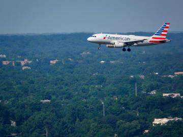 5 Hospitalized Due to Intense Turbulence on American Airlines… 
