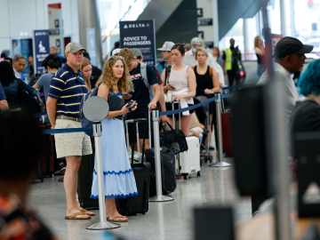 Major U.S. Airport Cancels Nearly 400 Flights Amid Busy July 4th… 