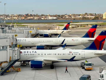 Delta Air Lines Suddenly Cancels Nearly 200… 