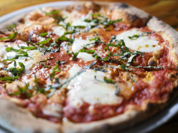 Forget pineapple on pizza, this pizza chain targets a different fruit… 