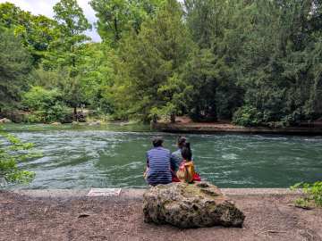 Psychologist Says Happy Couples Do These Five… 