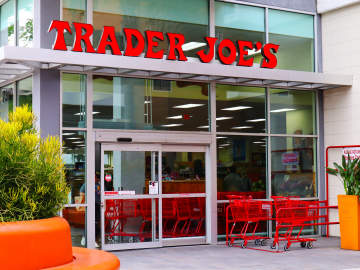 Shoppers Say Trader Joe’s Spicy New $5 Item Is ‘Great On Eggs and… 
