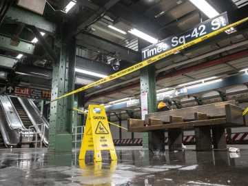 Wild Videos Show Intense Flooding in NYC Subways    … 
