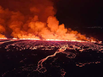 Volcanic Eruption Forces Another Evacuation of World-Renown Tourist… 
