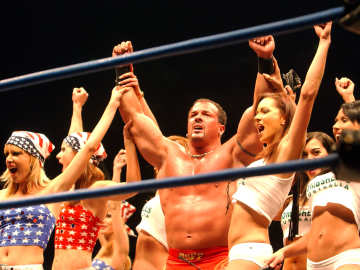 Wrestling Legend Gets Leg… 