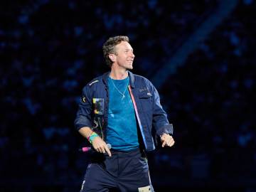 Chris Martin Perfectly Trolls Couple at Coldplay Show Day After Viral Astronomer CEO… 
