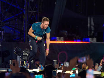 Chris Martin Sent New Warning to Fans After Andy Byron, Kristin Cabot… 