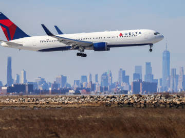 Delta Issues Statement After Runway… 