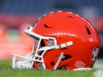 Browns Employee Falls Into Water During Helmet… 