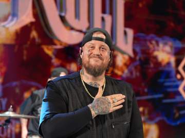 Jelly Roll Mourns Loss of Rock Legend With 6 Heartbreaking… 