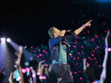 Viral Kiss Cam Moment Gives Coldplay a Big Business… 