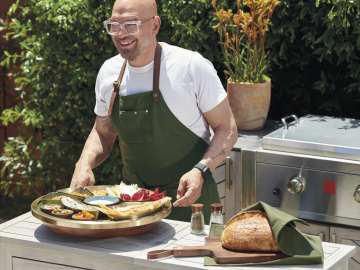 This Chef-Inspired Serving Tray Is Perfect for Sophisticated… 