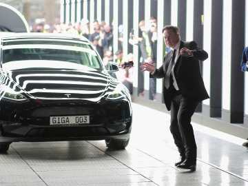 Elon Musk Announces Expansion of Tesla… 