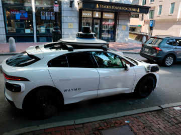Waymo Robotaxis Crash at Airport, Sparking Multiple Tesla… 