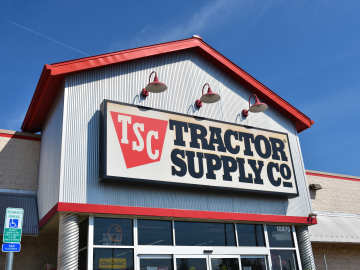 Tractor Supply Drops Huge Sale on Highly-Rated Blackstone Griddle That Fans are Calling ‘Top… 