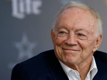 Latest on Jerry Jones’ Misstep With Micah Parsons’ Contract Has Fans Ripping the… 