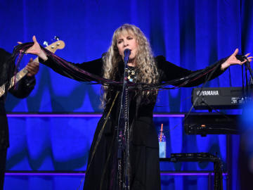 Stevie Nicks Reschedules Tour Due to Tragic… 
