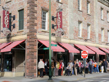 Former Food Network Star Paula Deen Closes 2 Popular Restaurants Without… 