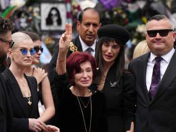Kelly Osbourne Posts Photo from Ozzy’s Private… 