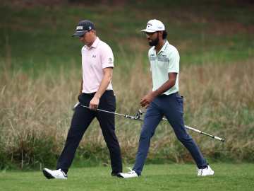 5 Golfers Withdraw During Second Round at Final PGA Tour Event Before… 