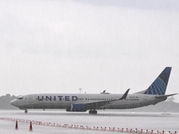 Major Airlines Suddenly Cancel More Than 300… 