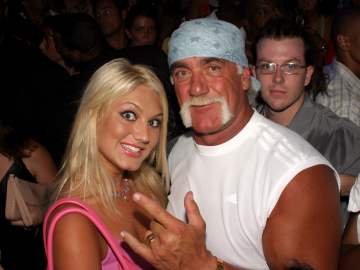 Brooke Hogan Offers to Pay for Hulk Hogan’s Autopsy After Skipping… 