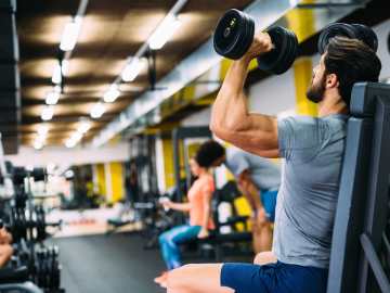 The Exact Shoulder Workout a Pro Bodybuilder Uses to Build 3D… 